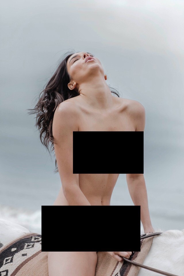 Kendall Jenner lộ cả bộ ảnh khỏa thân hoàn toàn gây sốc, trở thành cái tên viral hàng đầu mạng xã hội! - Ảnh 4.