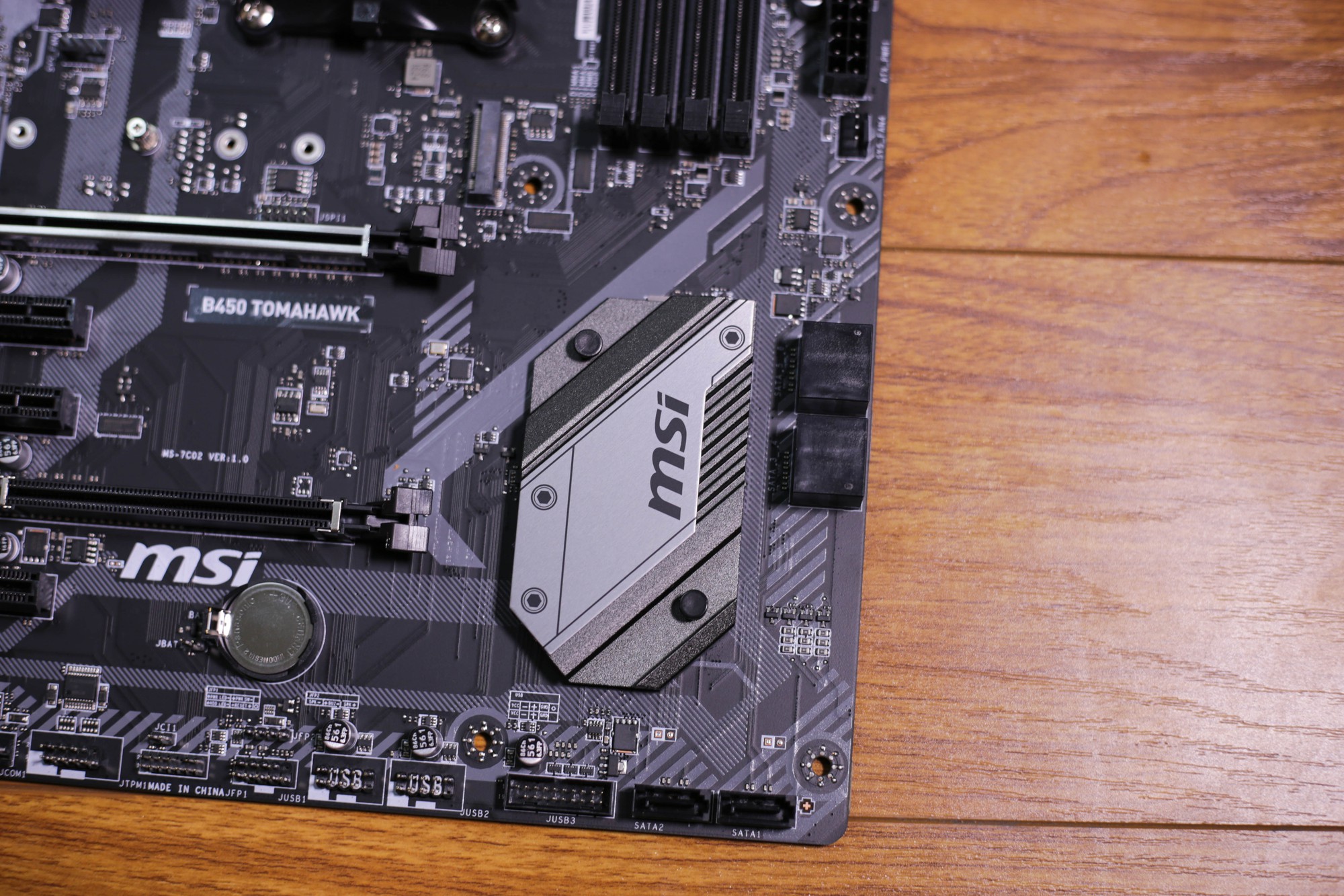 MSI B450 Tomahawk - Bo mạch chủ đẹp người đẹp cả nết cho máy tính chiến game tầm trung - Ảnh 11. MSI B450 Tomahawk - Bo mạch chủ đẹp người đẹp cả nết cho máy tính chiến game tầm trung - Ảnh 11.