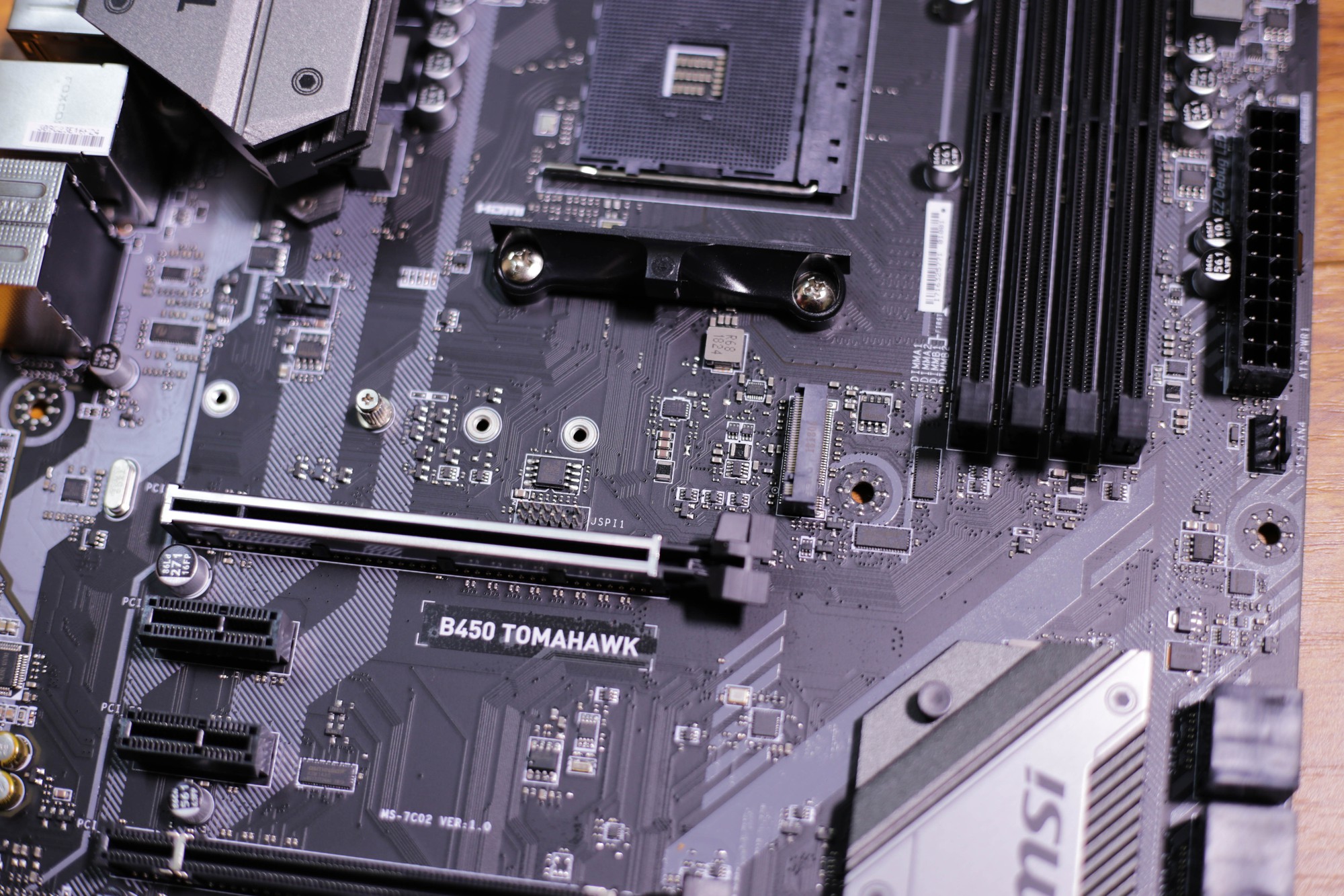 MSI B450 Tomahawk - Bo mạch chủ đẹp người đẹp cả nết cho máy tính chiến game tầm trung - Ảnh 9. MSI B450 Tomahawk - Bo mạch chủ đẹp người đẹp cả nết cho máy tính chiến game tầm trung - Ảnh 9.