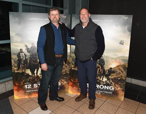 Robert Pennington và Mark Nutsch trong một sự kiện ra mắt phim 12 Strong tại Mỹ.