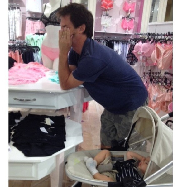 [Vui] Thảm cảnh của những ông chồng khốn khổ khi đi mua sắm với vợ - Ảnh 16.