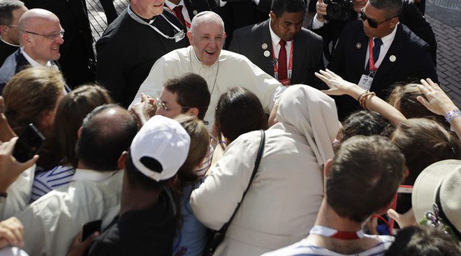 Giáo hoàng Francis kêu gọi giới trẻ ngừng sống ảo - Ảnh 2.
