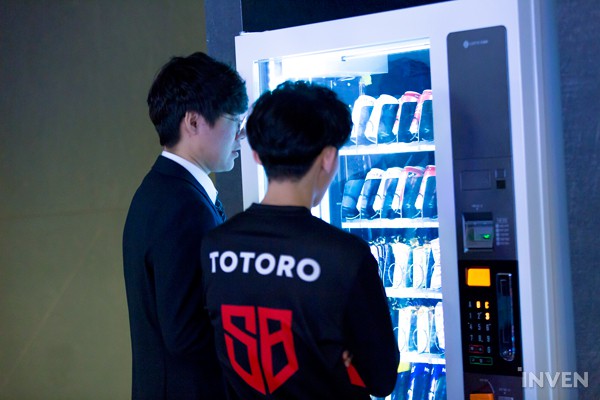 LMHT: Các tuyển thủ LCK đẹp trai đến mức nào khi bước vào LCK Mùa Xuân 2019 (Phần 1) - Ảnh 34.