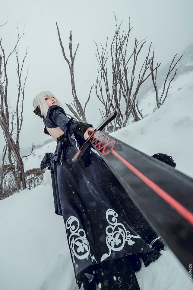 Cosplay nàng Saber và Jeanne dArc song kiếm hợp bích trên nền tuyết trắng trong Fate/Grand Order - Ảnh 6.