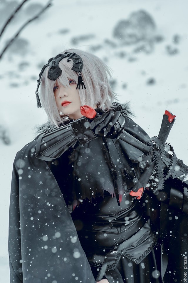 Cosplay nàng Saber và Jeanne dArc song kiếm hợp bích trên nền tuyết trắng trong Fate/Grand Order - Ảnh 16.