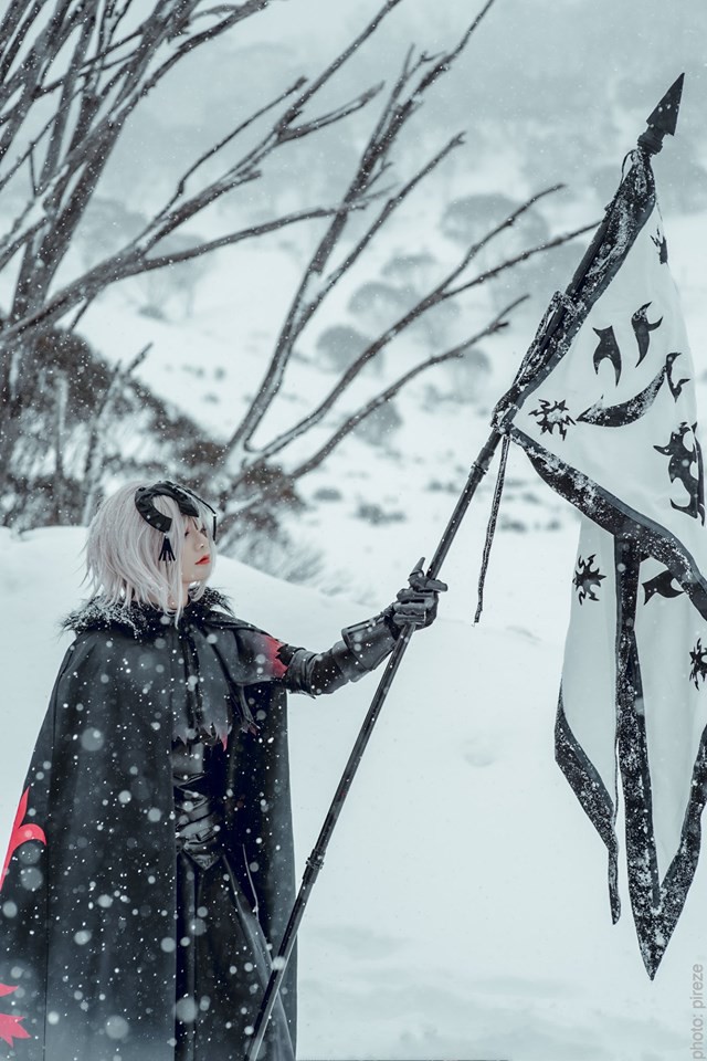 Cosplay nàng Saber và Jeanne dArc song kiếm hợp bích trên nền tuyết trắng trong Fate/Grand Order - Ảnh 14.