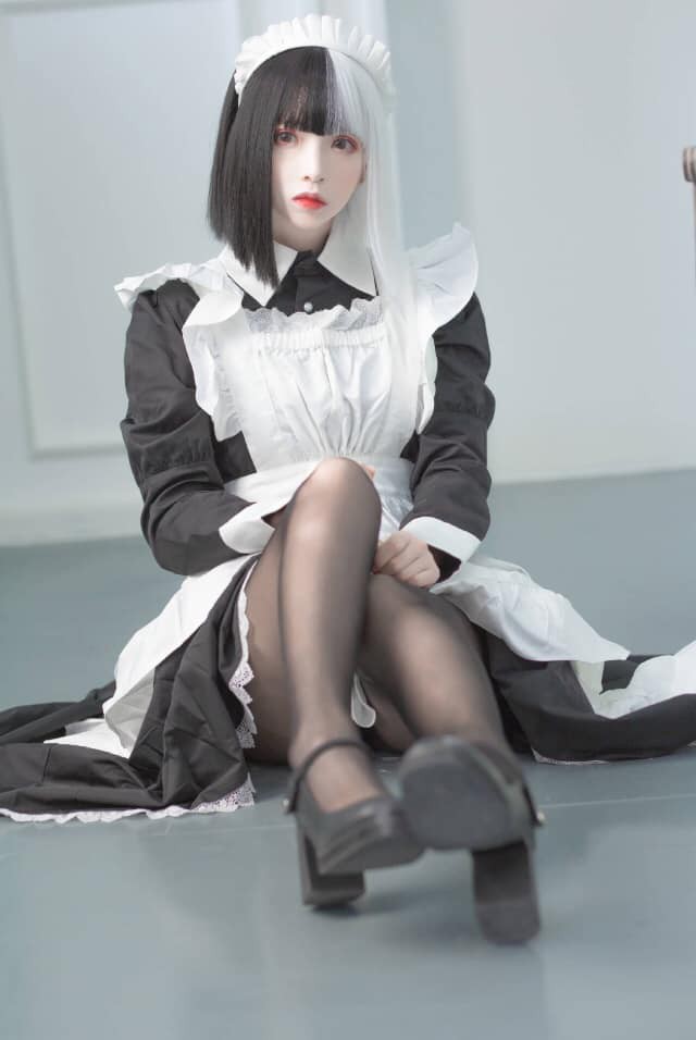 Bộ ảnh tuyệt đẹp về cô gái tóc đen - trắng trong trang phục nàng hầu - Ảnh 11.