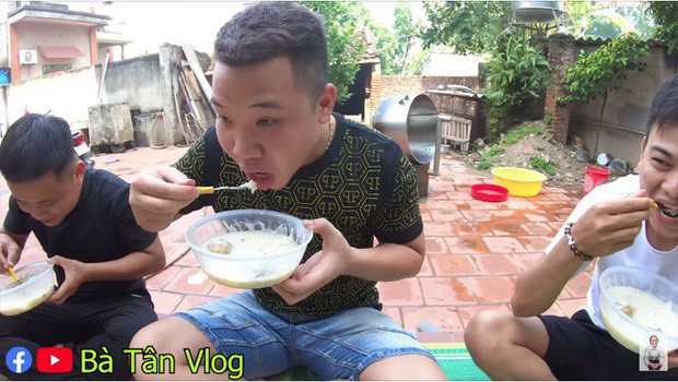 Bà Tân Vlog ngập trong mưa chỉ trích, con trai Hưng Vlog bị cho là nguyên nhân chính hủy hoại kênh - Ảnh 5.