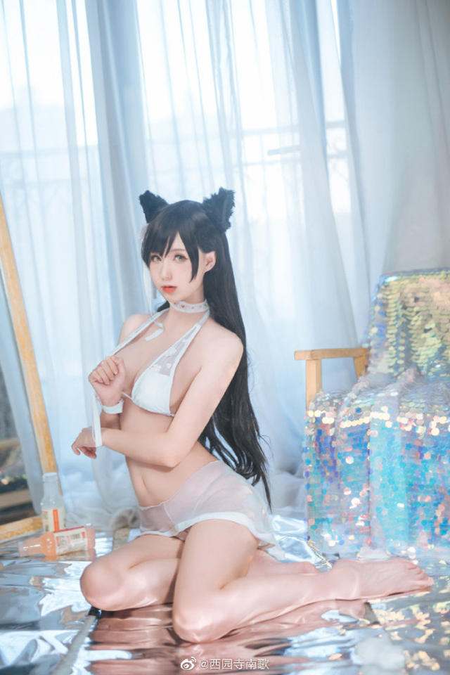 Xịt máu mũi khi ngắm loạt ảnh khoe thân táo bạo của cô nàng Atago trong Azur Lane - Ảnh 2.