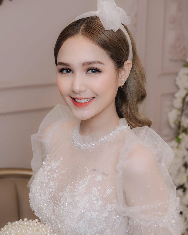 Streamer giàu nhất Việt Nam Xemesis mới tung ảnh cưới: Cô dâu kém 13 tuổi đẹp xuất sắc, chú rể xuất hiện đúng một lần - Ảnh 2.