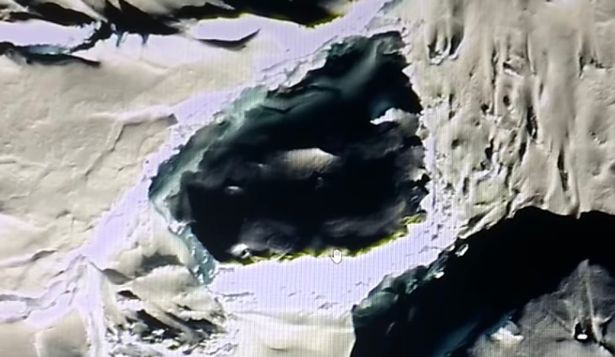 Một người dùng Google Earth tin rằng mình đã phát hiện ra hộp sọ khổng lồ tại Nam Cực - Ảnh 2.