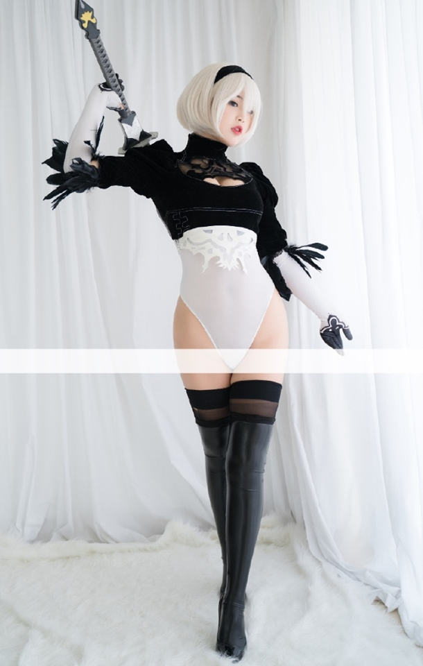 Cô nàng nóng bỏng 2B trong Nier: Automata lại thiêu đốt người hâm mộ qua loạt ảnh cosplay đẹp lung linh - Ảnh 4.