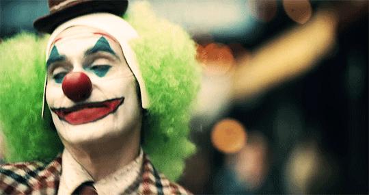 Tranh cãi nảy lửa quanh Joker: Khán giả đánh giá cao ngất ngưởng, giới phê bình chê làm lố - Ảnh 6.