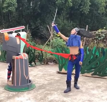 LMHT: Chết cười với phim live-action của game thủ Trung Quốc, tái hiện LMHT theo phong cách... tiết kiệm - Ảnh 14.