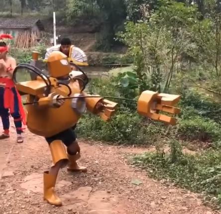 LMHT: Chết cười với phim live-action của game thủ Trung Quốc, tái hiện LMHT theo phong cách... tiết kiệm - Ảnh 5.