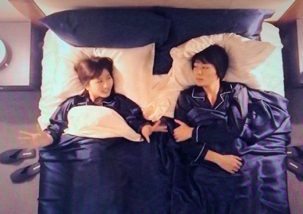 Để sao nam ngủ chung với fan nữ, show truyền hình Nhật Bản nhận hàng loạt chỉ trích - Ảnh 1.