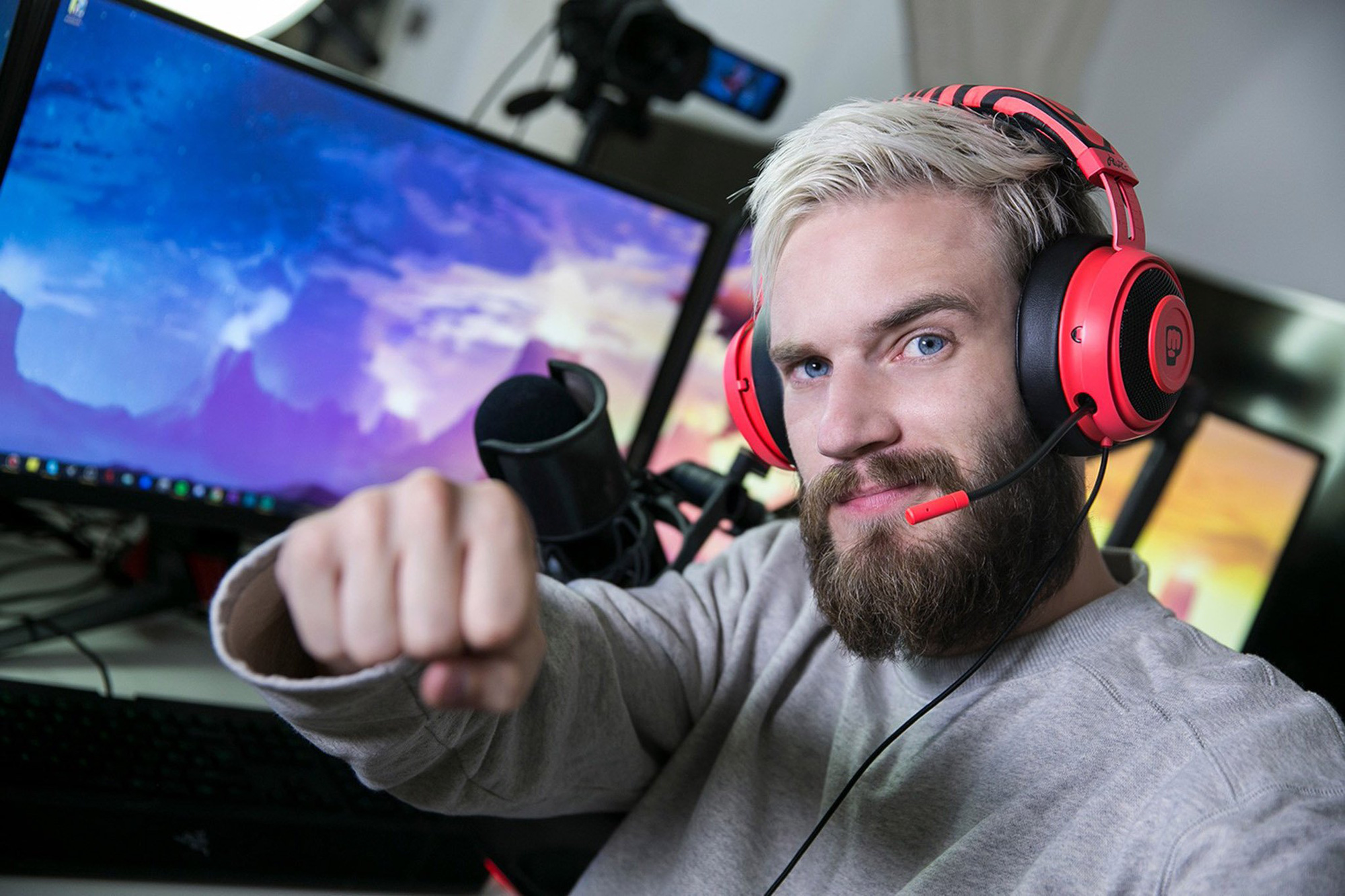 Kiếm gần 400 tỷ mỗi năm, Pewdiepie vẫn đứng ở top 9/10 các Youtuber thu nhập cao nhất, thua cả cậu bé 7 tuổi