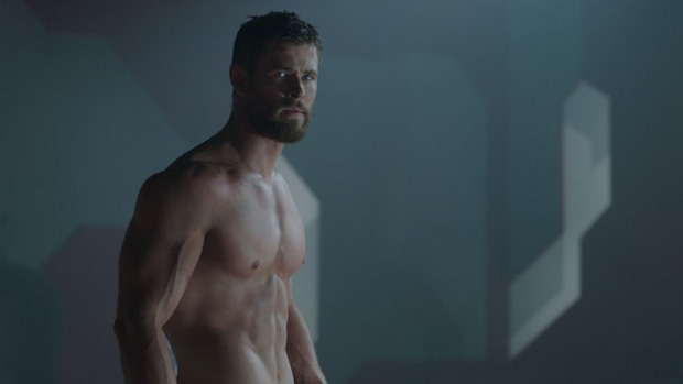 9 cảnh quay khiến diễn viên từ cáu tiết đến sợ hãi: Thor phát ngán việc cởi đồ, Harley Quinn nghẹt thở trong bể sơn - Ảnh 6.