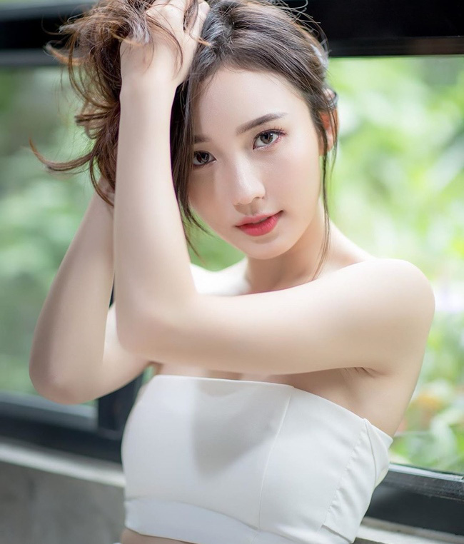 Ngắm Nhan Sắc Tuyệt Phẩm Của Hot Girl Tỷ Phú, Đã Giàu Lại Còn Xinh Thế Này  Thì Ai Mà Chịu Nổi