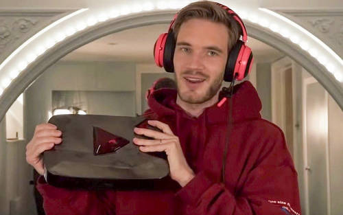 PewDiePie đạt kỷ lục 4 tỷ view trong năm 2019, đoạt danh hiệu youtuber khủng nhất năm - Ảnh 1.