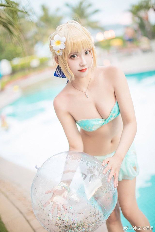 Ngắm nàng Saber xinh đẹp trong Fate/Stay Night diện bikini xanh ngọc tôn lên nước da trắng ngần - Ảnh 1.