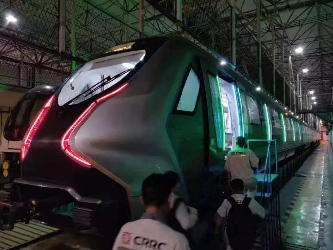 Tàu điện ngầm mới của Trung Quốc có cửa sổ cảm ứng như iPad cỡ lớn, tốc độ 140km/h, nguyên liệu sợi carbon nhưng dân tình có vẻ không háo hức cho lắm - Ảnh 1.