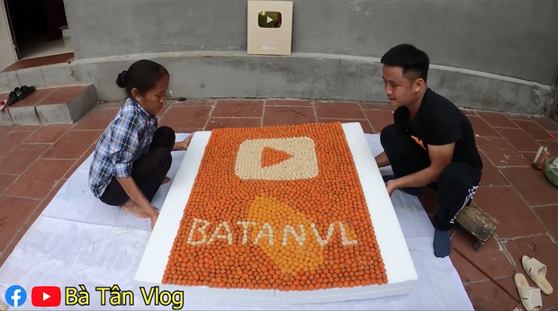 Bà Tân Vlog làm hẳn nút vàng Youtube siêu to khổng lồ bằng cá viên chiên, nhưng vì hết cá nên đành phải làm hai màu - Ảnh 6.