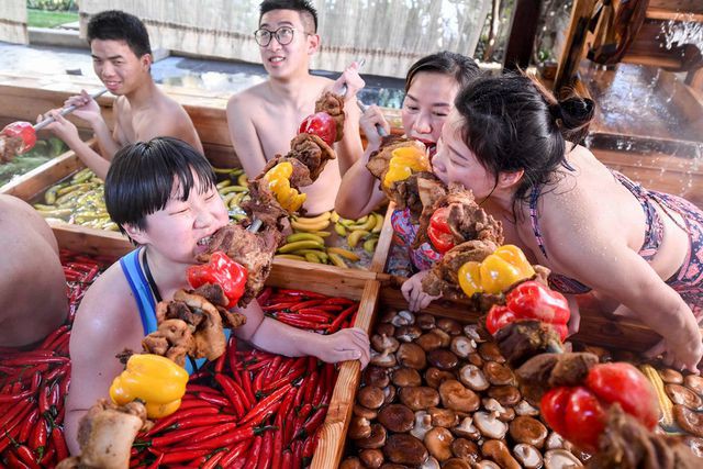Lẩu người - Món ăn mới nổi của Trung Quốc đang thu hút hàng triệu khách hàng - Ảnh 3.