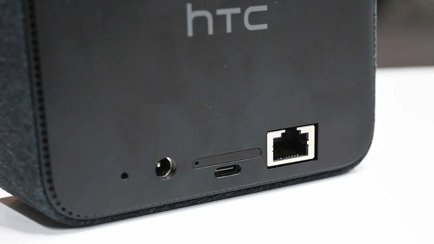 MWC 2019] HTC làm điện thoại thì đã quá nhàm nhưng với cục phát 5G thì lại  khác: cực kỳ sáng tạo