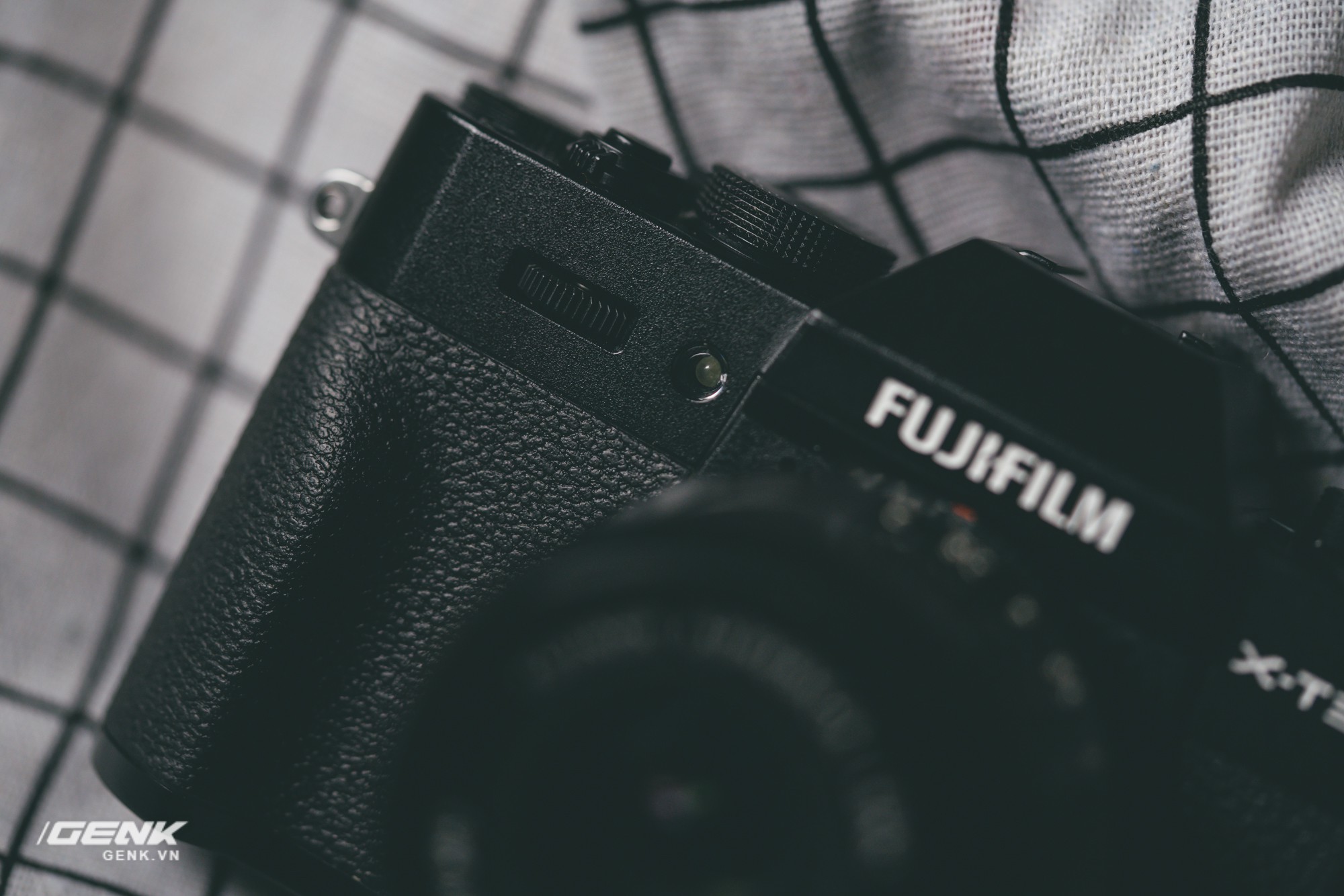 Đánh giá chi tiết máy ảnh không gương lật Fujifilm X-T30 - Đi tìm thứ ma thuật Fuji mà mọi người vẫn thường nói - Ảnh 6.