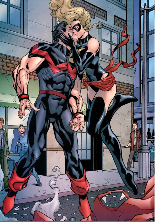 Mạnh mẽ là vậy, nhưng Captain Marvel cũng phải đại bại khi so tài với những siêu anh hùng sau - Ảnh 6.