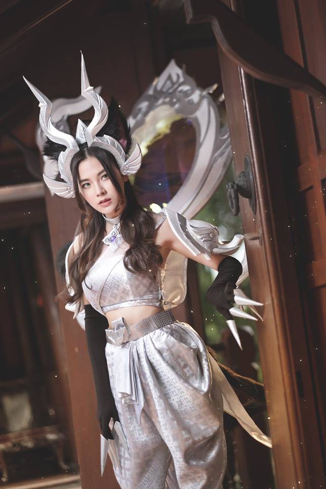 Liên Quân Mobile: Ngắm nhìn vẻ đẹp lộng lẫy, kiêu sa của cosplayer Arum Sacred Sentinel - Ảnh 11.