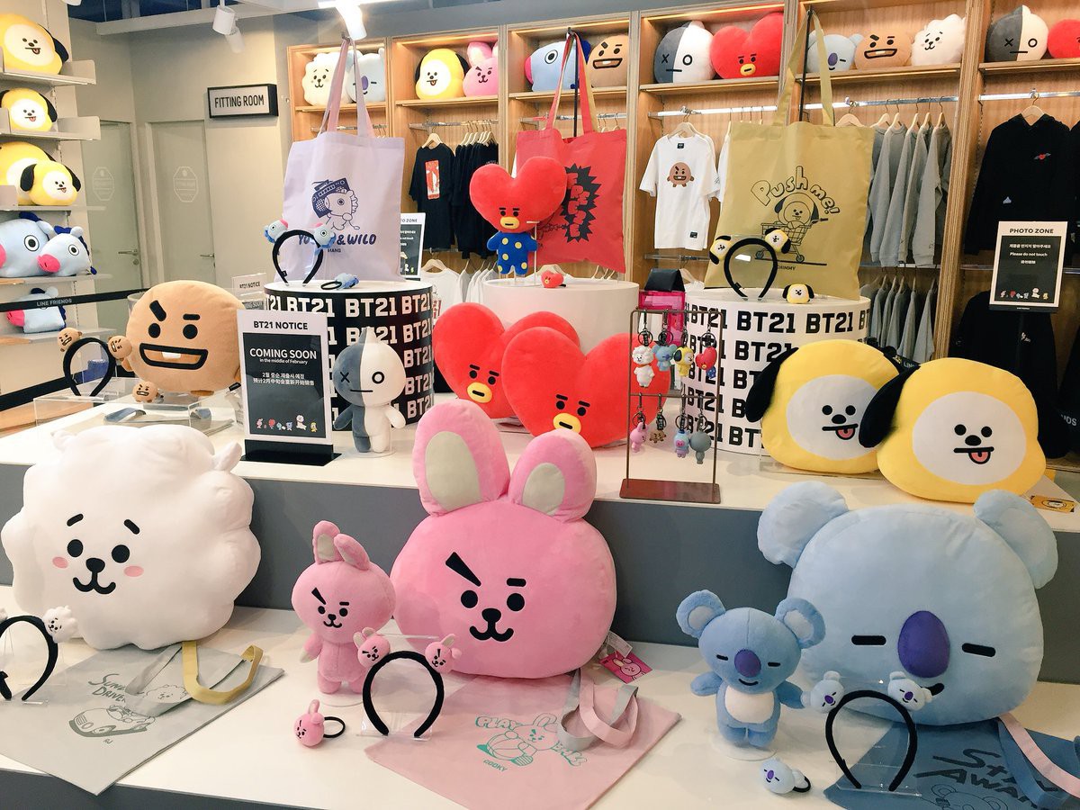 Корейский мерч. BTS bt21 вещи. Комната БТС И bt21. Мерч БТС БТ 21. BTS игрушки bt21.