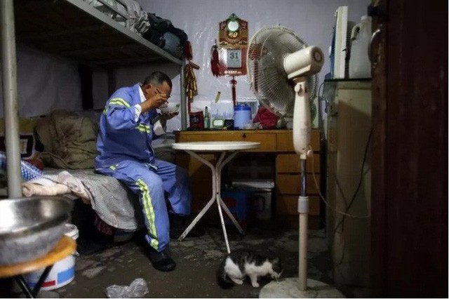 Cận cảnh bộ tộc người kiến ​​và người chuột sống nghẹt thở dưới lòng đất ở các thành phố thịnh vượng nhất Trung Quốc - Ảnh 15.