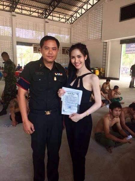 Loạt thiên thần chuyển giới Thái Lan lo lắng khi khám nghĩa vụ quân sự - Ảnh 9.