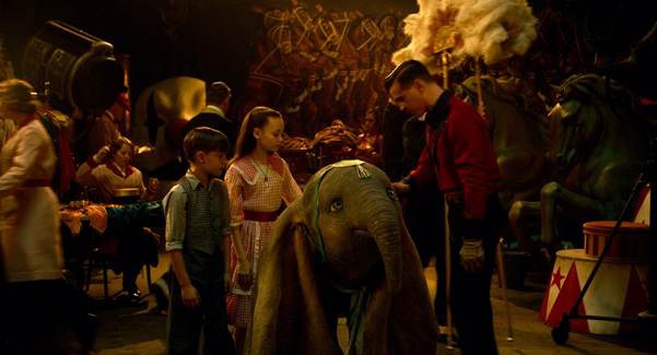 4 bài học cuộc sống đắt giá khiến Dumbo là một trong những bộ phim làm lại quan trọng nhất của Disney - Ảnh 1.
