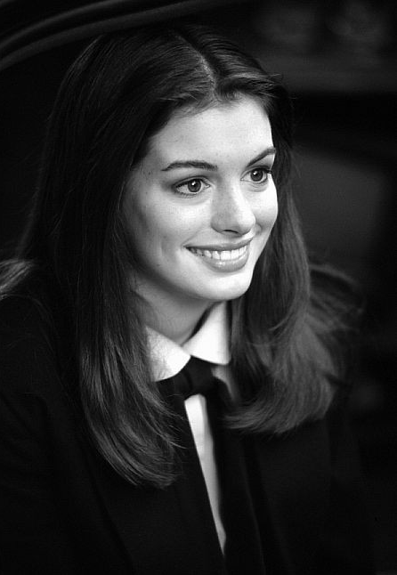 Đổ gục với loạt ảnh vẻ đẹp nữ thần suốt 20 năm của công chúa Anne Hathaway trên màn ảnh - Ảnh 4.
