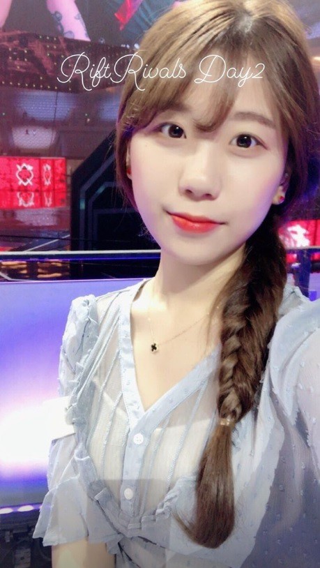 Minh Nghi đã có đối thủ: Khán giả Việt Nam không thể rời mắt khỏi màn hình stream MSI 2019 vì cô nàng MC Hàn Quốc xinh đẹp này - Ảnh 6.