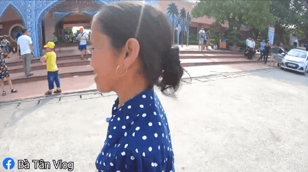 Cuối tuần bà Tân “vê – lốc” nghỉ nấu ăn, cùng con trai Hưng vlog đi chơi công viên siêu to khổng lồ