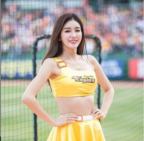 Gục ngã trước cô nàng hoạt náo viên xinh đẹp và nóng bỏng nhất Hàn Quốc - Ảnh 19.