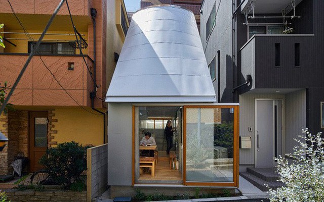 Không hổ danh là thiết kế của Nhật, ngôi nhà 19m² nhỏ xíu này gần như không có một điểm trừ trong thiết kế và bài trí - Ảnh 1.
