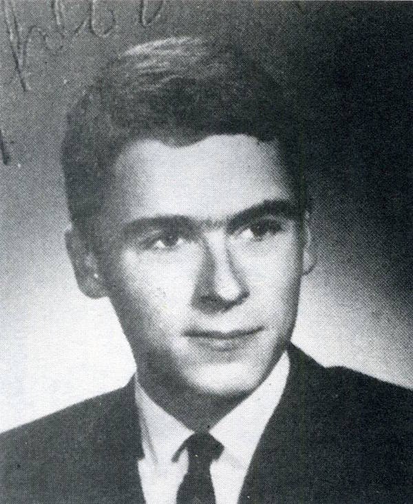 Ted Bundy: Đằng sau vẻ đẹp trai của sinh viên luật tài hoa là tên sát nhân khét tiếng, giết hơn 30 cô gái có ngoại hình giống bạn gái cũ - Ảnh 1.