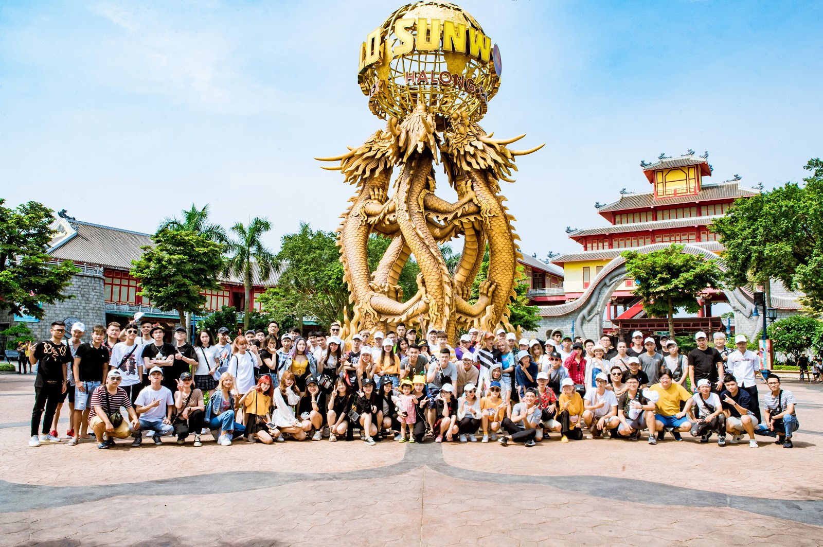 Sinh nhật Box Studio - Hàng chục streamer góp mặt trong cùng một bức ảnh - Ảnh 1.