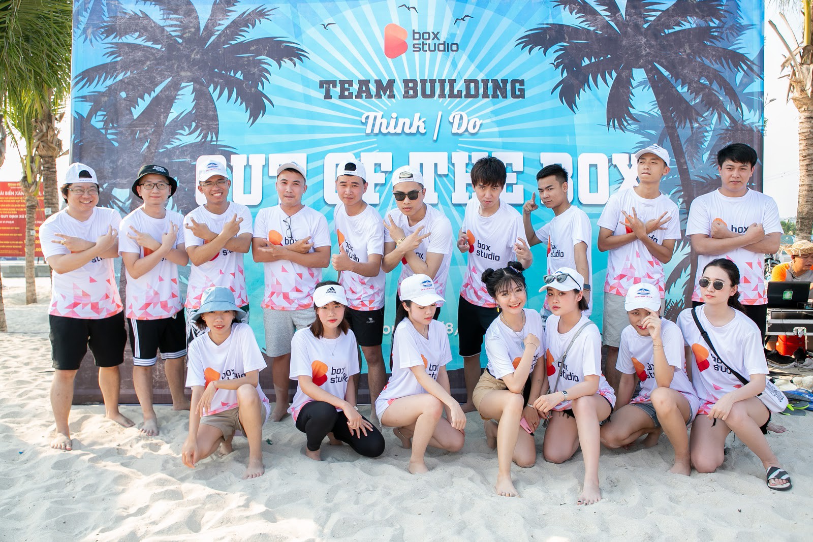 Sinh nhật Box Studio - Hàng chục streamer góp mặt trong cùng một bức ảnh - Ảnh 5.