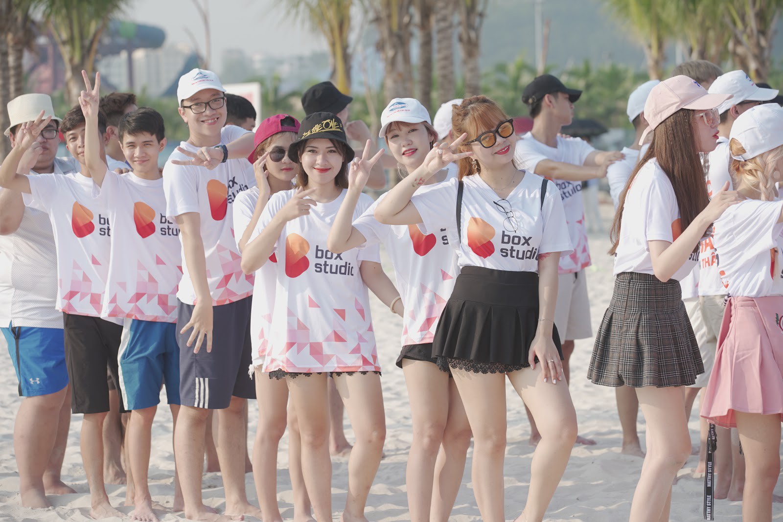 Sinh nhật Box Studio - Hàng chục streamer góp mặt trong cùng một bức ảnh - Ảnh 7.