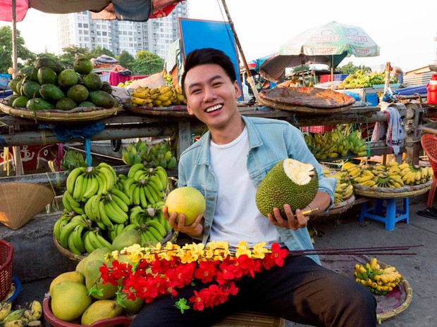 5 kênh du lịch - ẩm thực hot nhất miền Tây: Khoai Lang Thang sắp đạt nút vàng, một YouTuber trẻ tuổi khác đã làm được điều đó từ lâu - Ảnh 1.