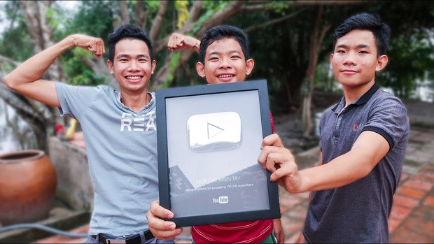 5 kênh du lịch - ẩm thực hot nhất miền Tây: Khoai Lang Thang sắp đạt nút vàng, một YouTuber trẻ tuổi khác đã làm được điều đó từ lâu - Ảnh 40.