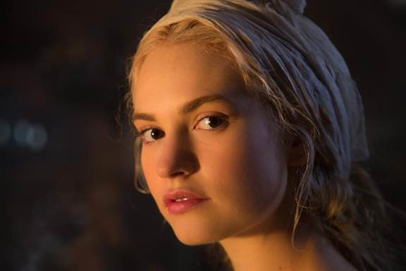 Lọ Lem Lily James hội ngộ Ed Sheeran cùng nhiều sao lớn trong bộ phim ca nhạc Ngày Hôm Qua - Ảnh 1.