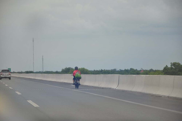 Sốc: Nghe lời Google Maps, hơn 5.000 xe máy chạy vào cao tốc TP. HCM-Dầu Giây - Ảnh 1.