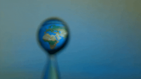 Xem bản đồ thế giới được đưa vào một giọt nước trong video chuyển động siêu chậm - Ảnh 1.